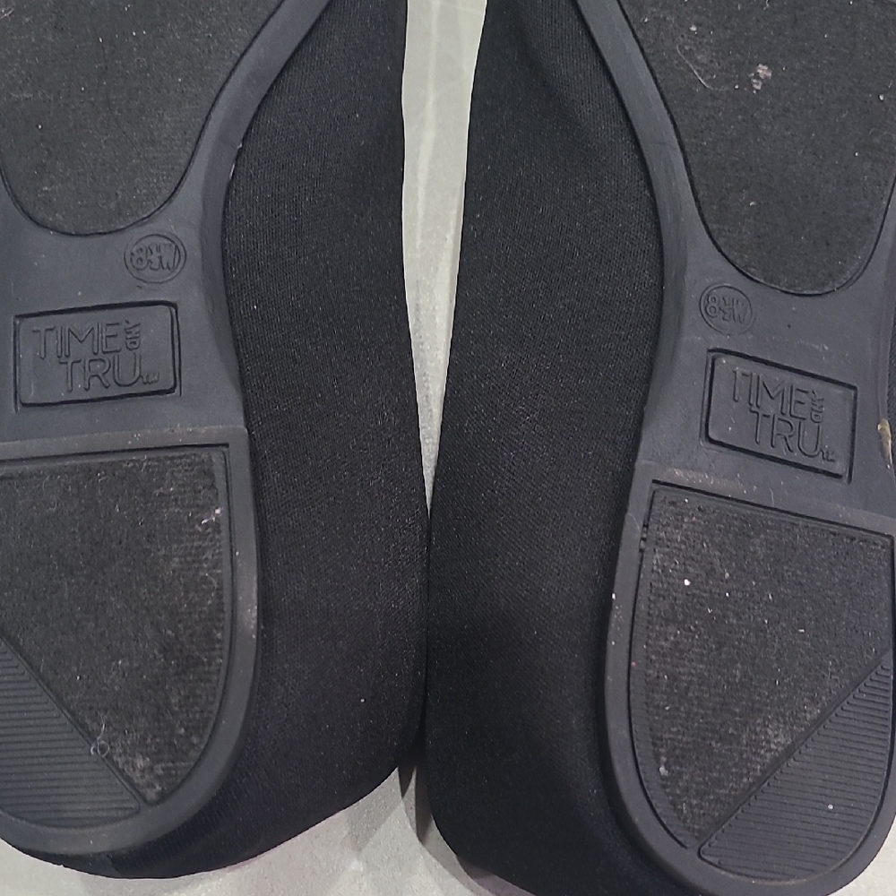 Time and Tru Black Flats with Floral Detail - Picture 5 of 6